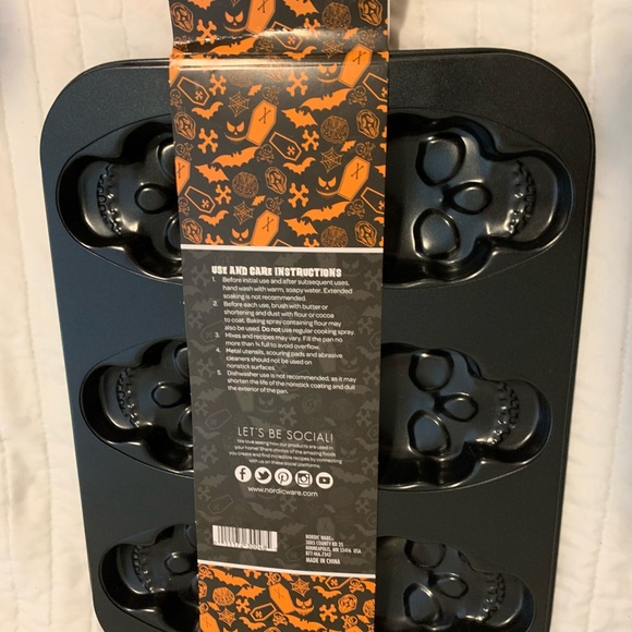 NEW Nordic Ware Skull Cakelet Halloween Bakeware, Haunted Pan, Bronze - Picture 3 of 12